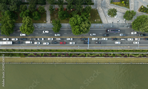 Foto Aerial City Waterfront Arterial Road with Heavy Traffic Overlook