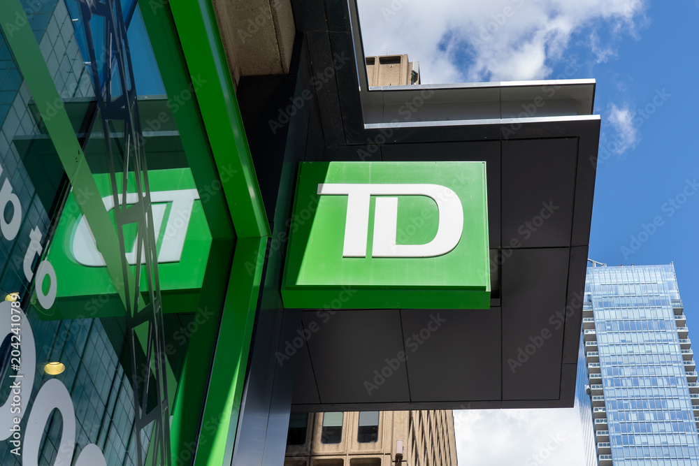 Naklejka premium Toronto, ON, Canada - April 26, 2023: Close up of TD (Toronto Dominion Bank) logo on the building is seen in Toronto, ON, Canada.