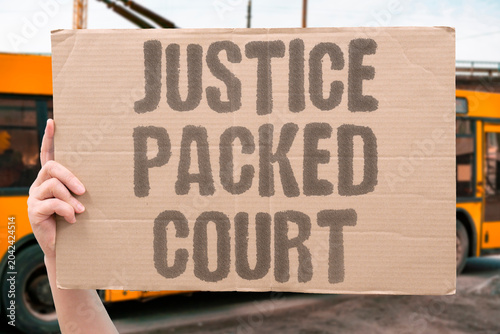 Tableau sur toile "Justice packed court" Judiciary stacked with loyalists