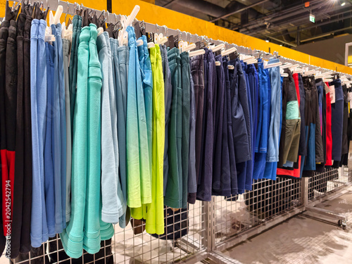 Foto Different colored training shorts displayed in a sporting goods store present a