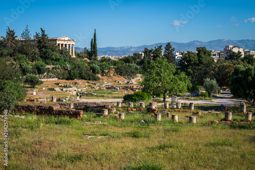 Konstfotografi Scenic view of the Ancient Agora in Athens with the Temple of Hephaestus overlooking the historic ruins and distant mountains beyond the city skyline