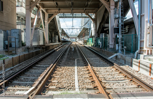 ground level station of Anamoriinari station , which consists two side platforms serving two tracks