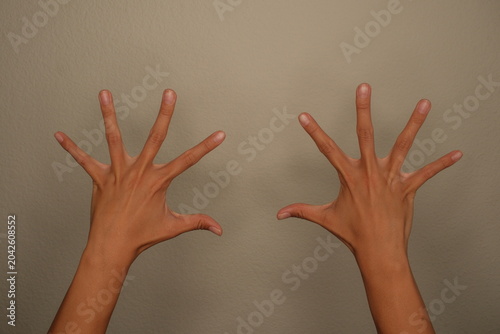 Really wide spread fingers and long fingers