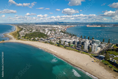 фотографія Aerial view of Mount Maunganui, a coastal suburb of Tauranga, New Zealand