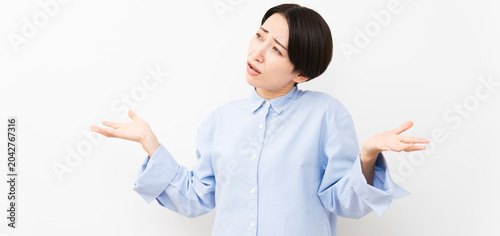 Bild auf Leinwand 長袖シャツを着ている女性