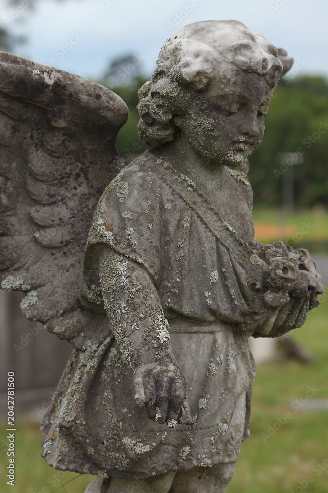 Obraz premium Antique Angel Statue in Rural East TX Cemetery
