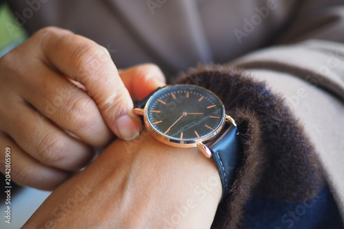Obraz na plátně Checking the time on a wristwatch in the afternoon