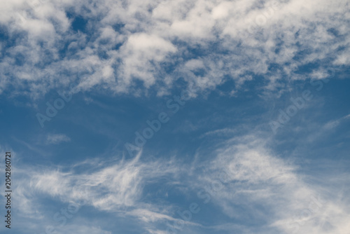 Canvastavla Fine textural cloud arrangements creating contrasting patterns in sky