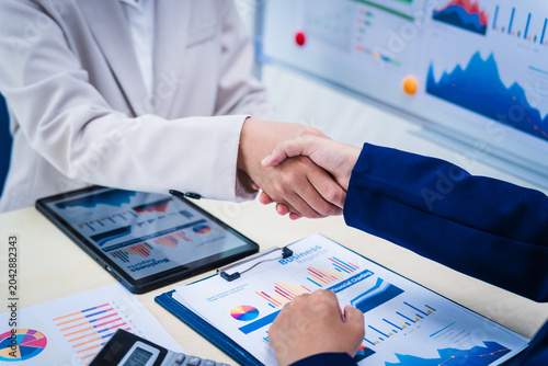 Tableau sur toile Experienced Asian woman trains new employee in office work, teaching secretarial duties, document management, assistant manager responsibilities