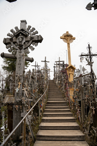 Fotografía Stairs to Hill of Holy Crosses Lithuania Morning Fog