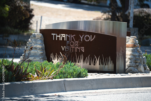 Bild auf Leinwand Modern welcome sign with Thank You For Visiting message and decorative grass