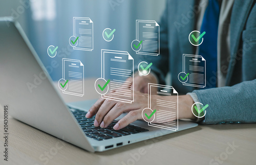 Fotografía Business professionals use laptop computers to manage tasks and monitor work processes, including approval and processing