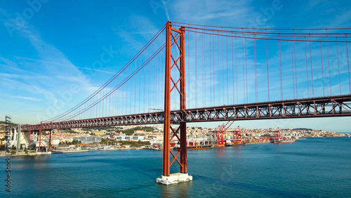 Bilde på lerret Lisbon's iconic 25 de Abril bridge with its distinctive red towers and suspensio