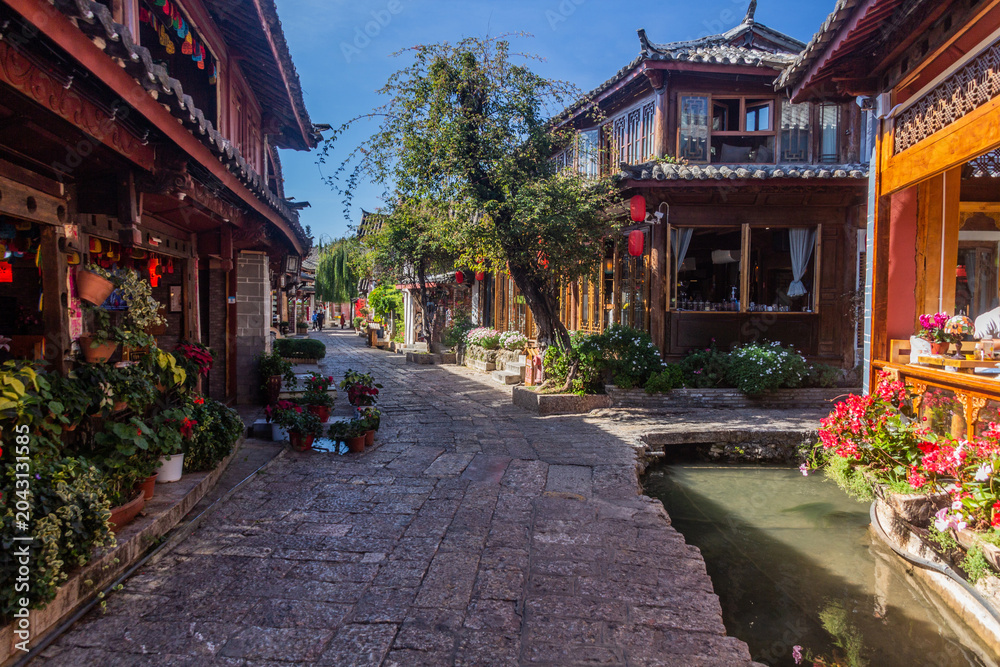 Obraz premium Street in the old town of Lijiang, Yunnan province, China