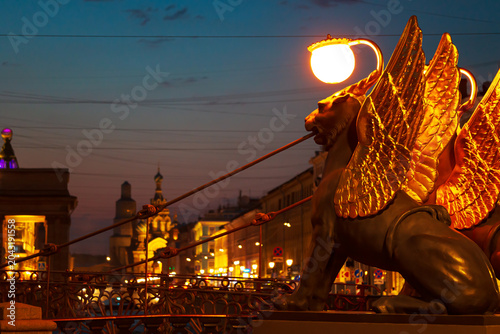 Fotografie Golden-winged griffins on the Bank Bridge