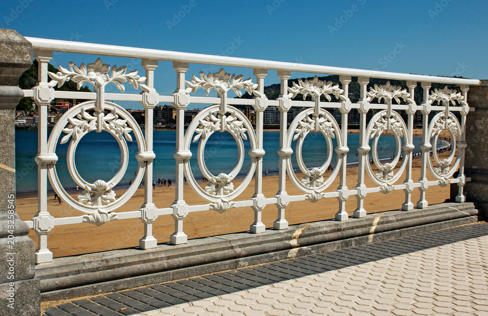 Naklejka premium San Sebastian Bay, Spain, La Concha Beach, Donostia