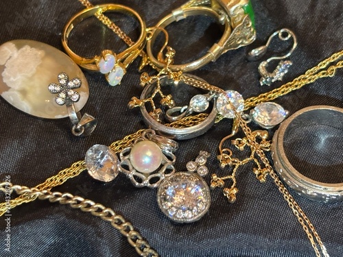 Konstfotografi A rich collection of gold and silver jewelry with various gems on a black background