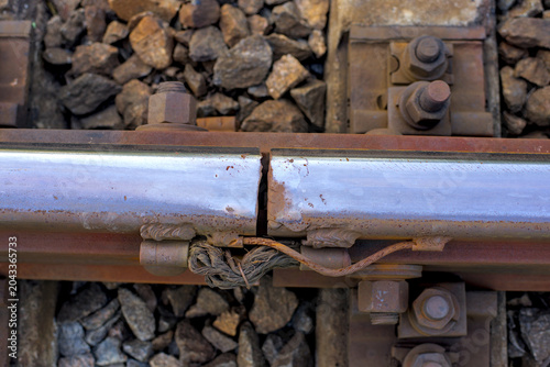 Photo of connecting rails at joints