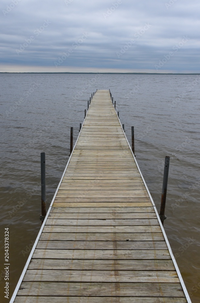 Obraz premium Long walk on the water
