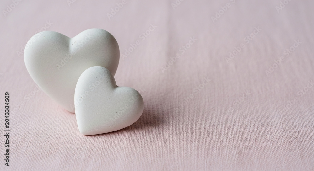 Obraz premium Delightful white hearts on soft pink background