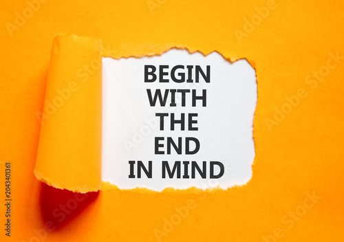 Obraz na plátne Begin with the end in mind symbol