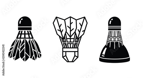 Foto Three black and white badminton shuttlecocks shown in varying stages of detail