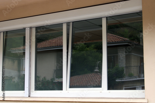Photos Fenêtre double vitrage blanc à battant pvc