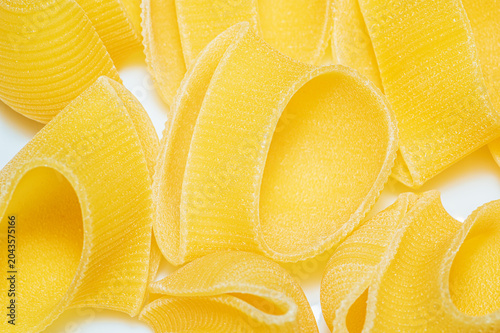 Fotografie Close-up macro shot of dry rigatoni pasta tubes with ridged texture and hollow c