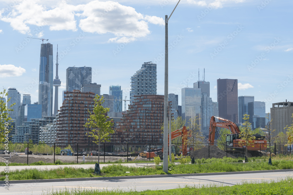 Naklejka premium construction site west of Cherry St with defocused view of skyline, Toronto