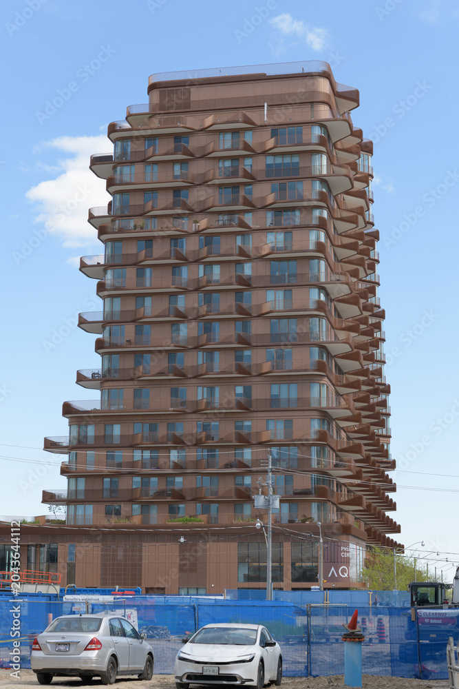 Obraz premium north elevation of Aqualuna Condos located at 155 Merchants' Wharf, with development around the Parliament St Slip, Toronto