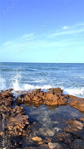 Bilde på lerret Waves Smashing Rocks