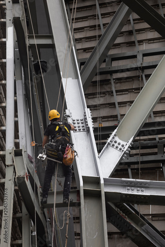 Painters performing rope access work. Workplace safety. Personal protective equipment. Hazardous profession