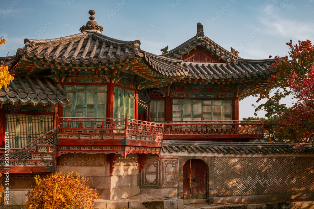 Fototapeta premium Changdeokgung Palace in Autumn in Seoul, South Korea