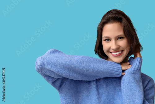 Happy young woman in stylis...