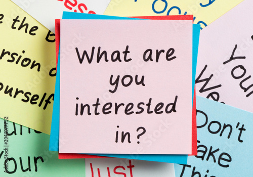 Fotografie Colorful sticky notes with 'what are you interested in' question