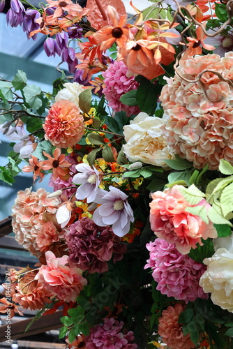 Tableau sur toile colorful flowers wedding decoration, vibrant floral arrangement decor