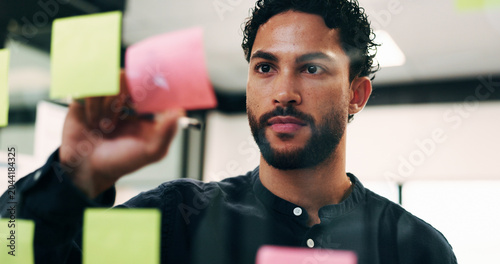 Foto Business, man and writing on sticky notes in office for function details, guest list or schedule