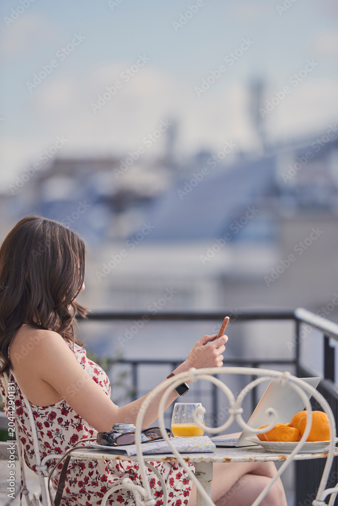 Obraz premium Remote work, tourism or woman on balcony with phone, blog review or post schedule in online chat. Space, freelancer or travel journalist with tech, content planning or editor email on article draft.