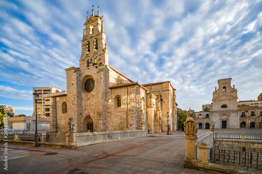 Obraz premium San Lesmes church and San Juan square in Burgos, Spain