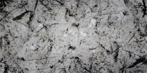 Foto A close-up view of cracked and dry earth, showing textured patterns and varied shades of gray and brown, hinting at drought and arid conditions