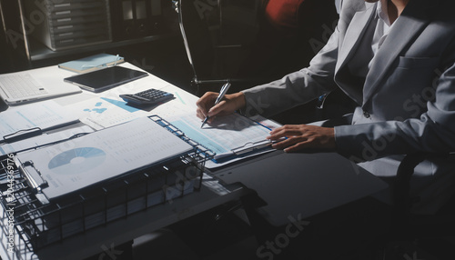Foto business people or accountant using calculator while working analytical business