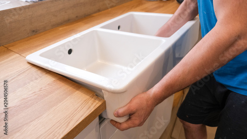 Bild auf Leinwand Precise And Efficient Sink Fixing Techniques Demonstrated