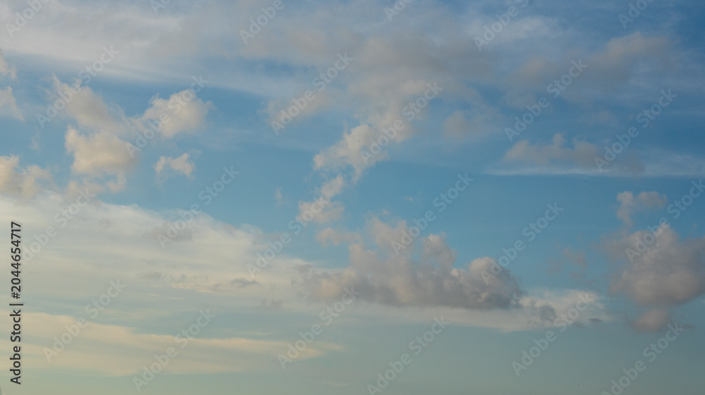 Obraz premium Blue Sky with Wispy Clouds