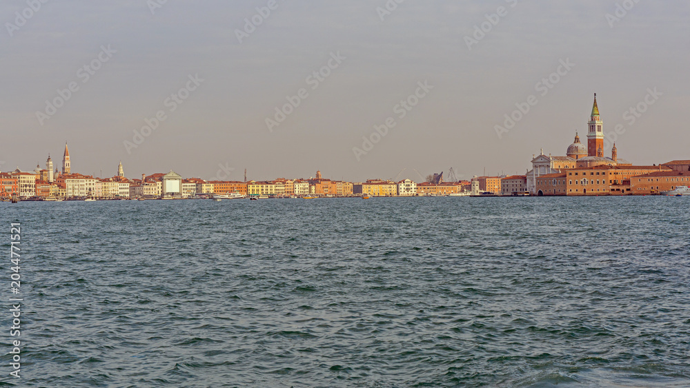 Naklejka premium Venice Italy Cityscape Skyline Empty Lagoon Winter Season Travel