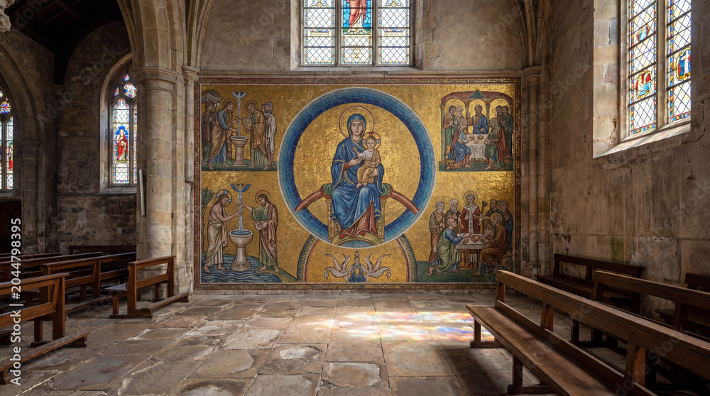 Obraz premium Interior of an old church with ancient golden mosaic of Virgin Mary and wooden pews