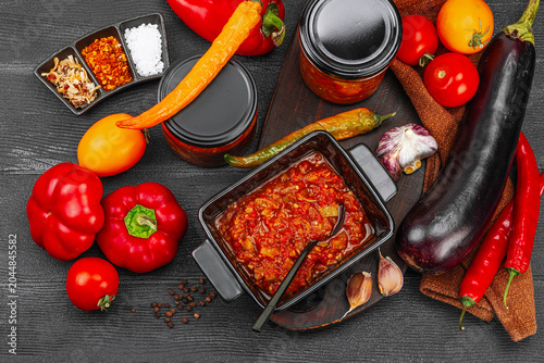 Foto Vegetable caviar, traditional vegan stewed dish, saute