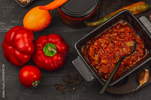 Foto Vegetable caviar, traditional vegan stewed dish, saute