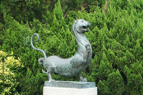 sculpture of a lion