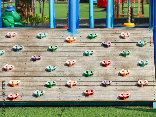Foto Colorful Climbing Wall Panels in Outdoor Playground