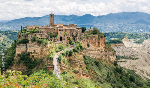 Foto Civita di Bagnoregio, Viterbo, Italy - May 2026, the famous ancient medieval aba